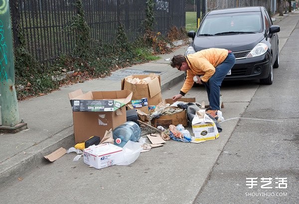 DIY renovation of domestic waste to create a high-end villa in the eyes of homeless people