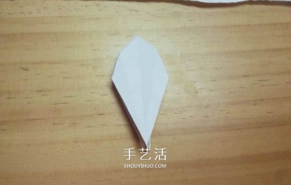 Illustration of folding method of Mandala flower, how to fold white Bana flower by hand