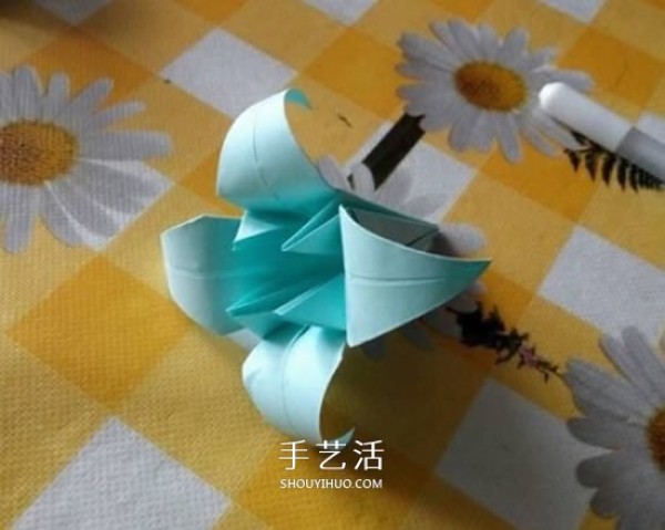 How to Fold Lily Flowers Illustrated Tutorial Process Steps of Origami Lily