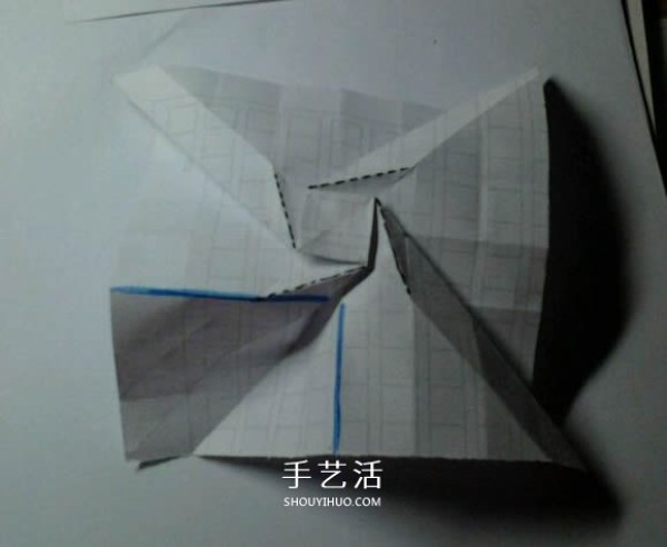 Illustration of folding method of beautiful four-cornered rose transformed from Fukuyama rose