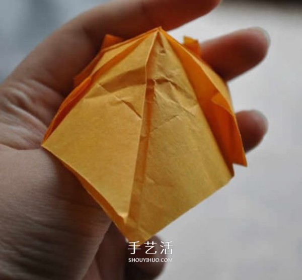 Steps to make origami big yellow duck, illustrations of how to fold a yellow duck