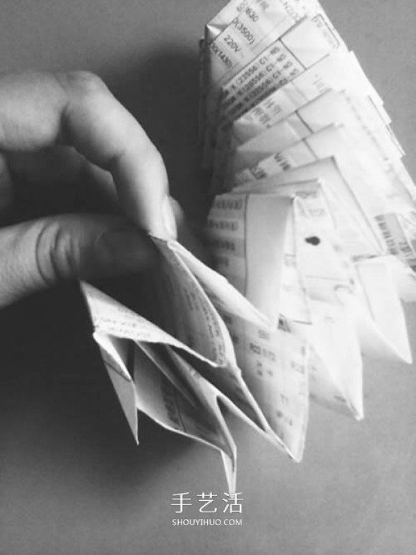 Illustration of the folding method of handmade paper fireworks, step-by-step diagram of the method of origami fireworks