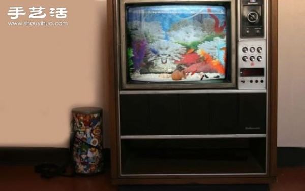 Illustrated tutorial on how to renovate a nostalgic fish tank and aquarium by hand using an old TV