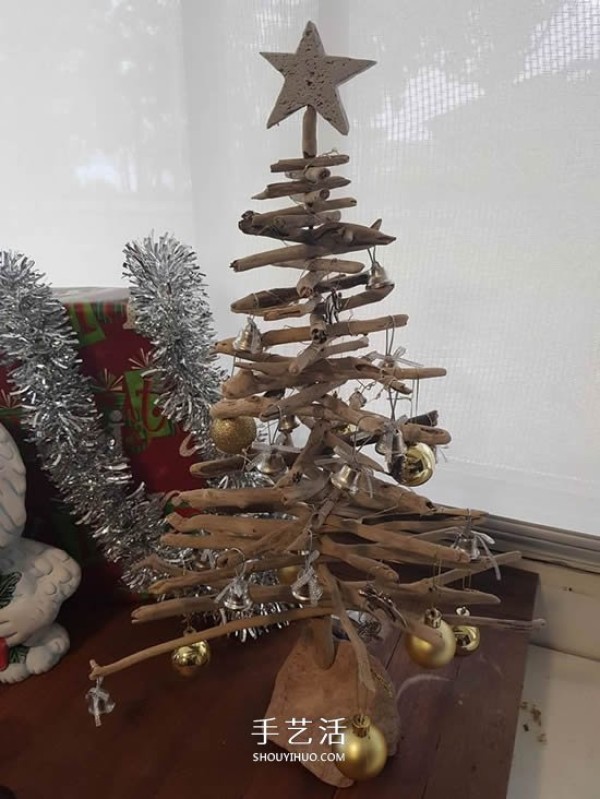 A simple tutorial on DIY three-dimensional Christmas tree using waste