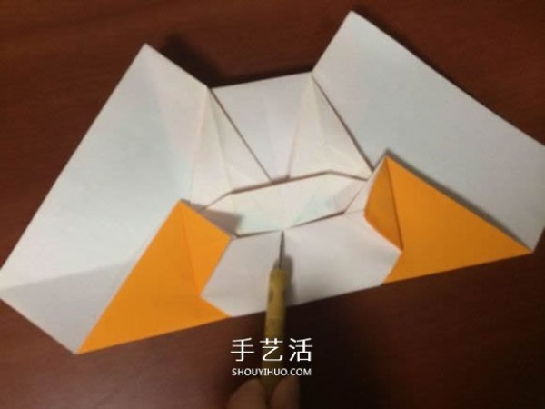 How to fold a complex three-dimensional sports car with detailed steps of origami sports car