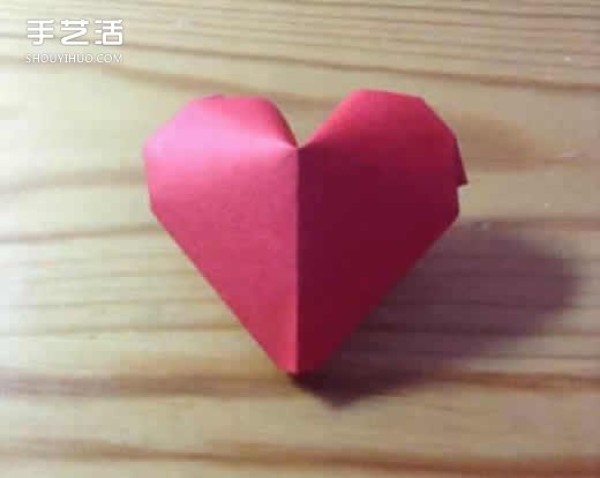 Red three-dimensional love origami illustration, steps for folding three-dimensional red heart