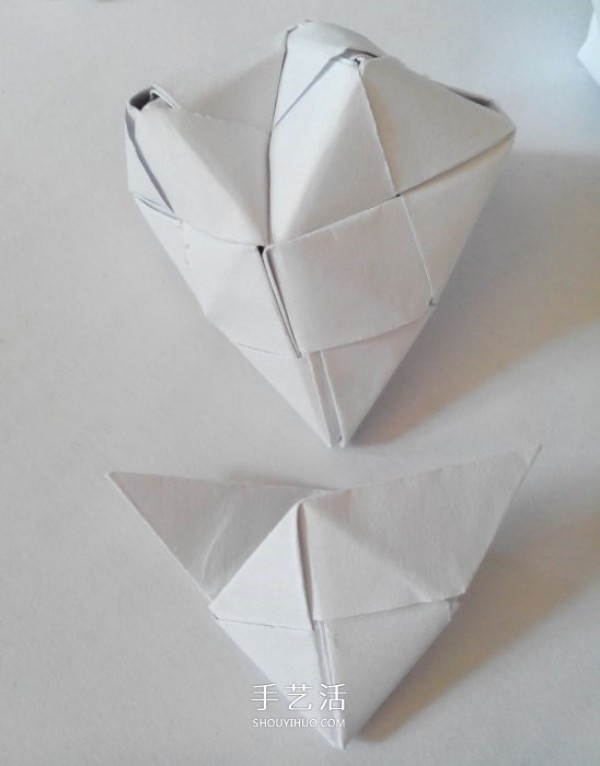 Illustration of folding a multi-faceted cube, step-by-step diagram of origami cube