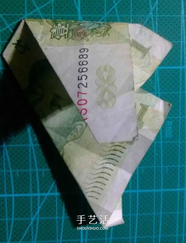 Illustration of the folding method of the hexagonal badge, origami hexagonal badge with one yuan bill