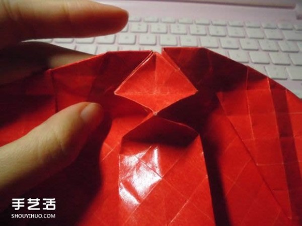 Kissing Fish Origami Illustration of the Super Complex Heart Folding Process