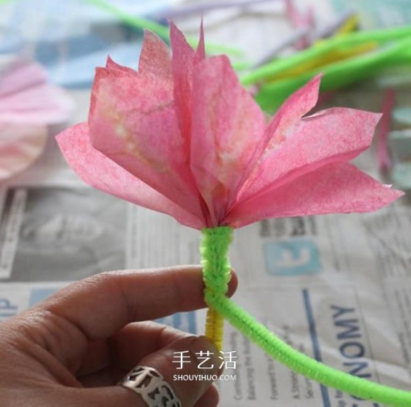 Cake paper flower making is suitable for kindergarten children who love handicrafts