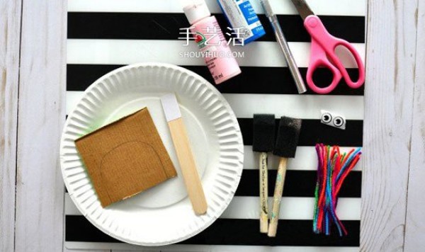 Interesting paper plate crafting, make a swimming jellyfish! 