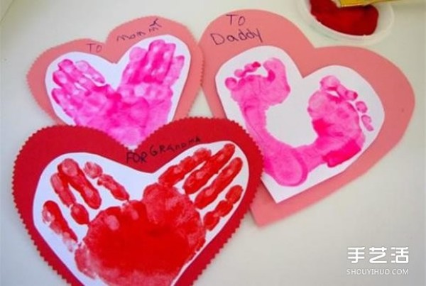 How to make a love greeting card, print all your hands and feet on it