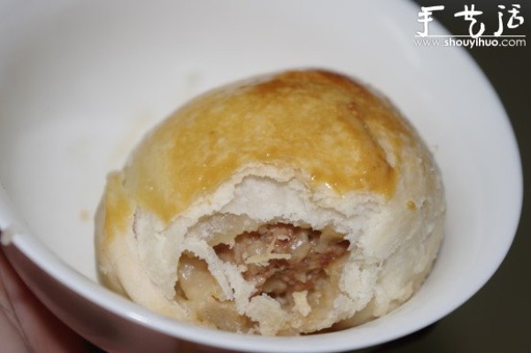 The recipe for fresh meat mooncakes is super detailed! 