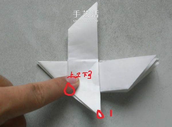 The origami method of a biplane, the step-by-step diagram of how to fold a biplane