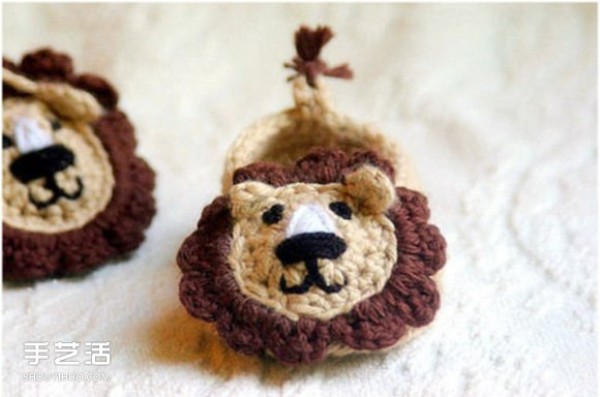 Pictures of crocheted mini objects, appreciation of handmade crochet objects