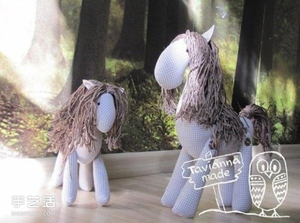 DIY diagram of handmade plush toy horse with drawings of cloth horse