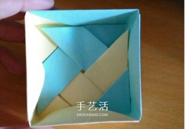 How to fold a windmill box, illustrated tutorial on how to fold a square windmill gift box