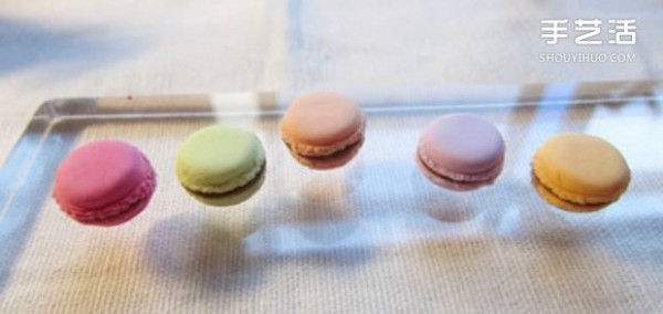 Illustrated tutorial on how to make macaron dessert trinkets with ultra-light clay