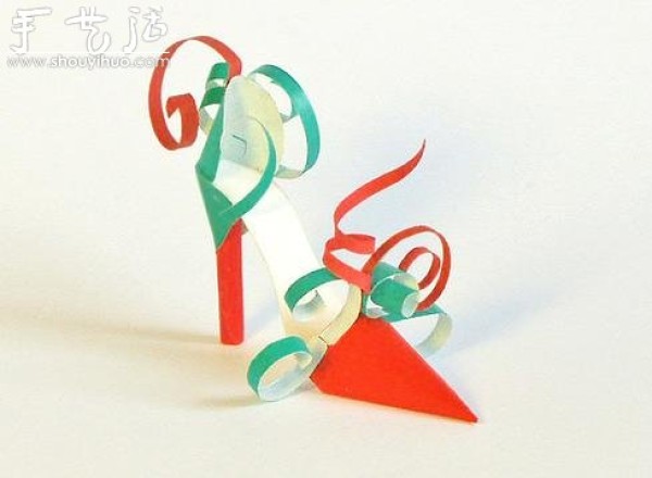 Appreciation of exquisite paper-cut works of womens high heels