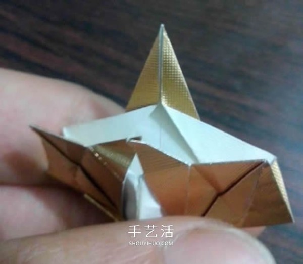 Using cigarette box paper waste and making origami three-dimensional owl illustration step-by-step