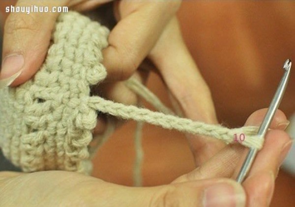 Super cute and fresh illustrated tutorial on crocheting woolen cup sets