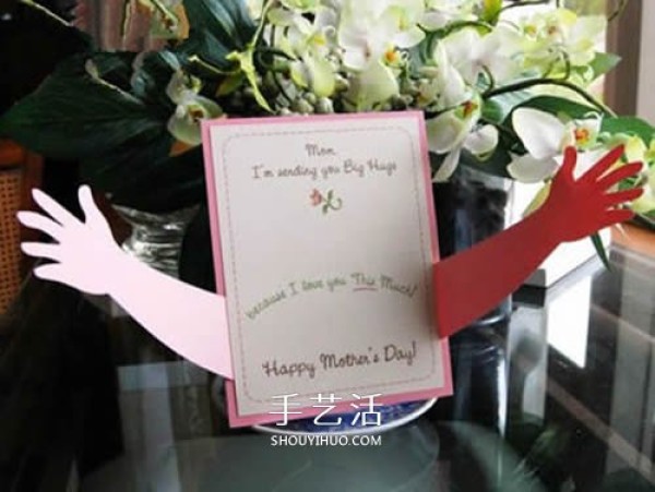 Give Mom a big hug! Super heart-warming Mothers Day greeting card DIY