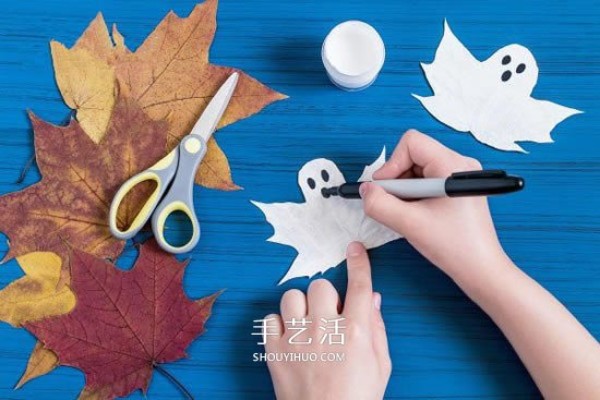 Simple Halloween ghost making, how children make falling leaf ghosts