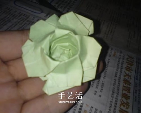 Beautiful and complicated rose origami NS rose origami real shot illustration