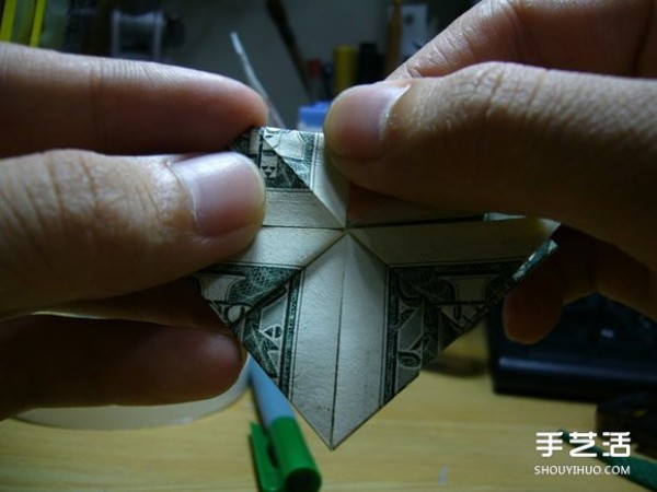 Illustration of the origami method of folding a dollar heart into a dollar bill