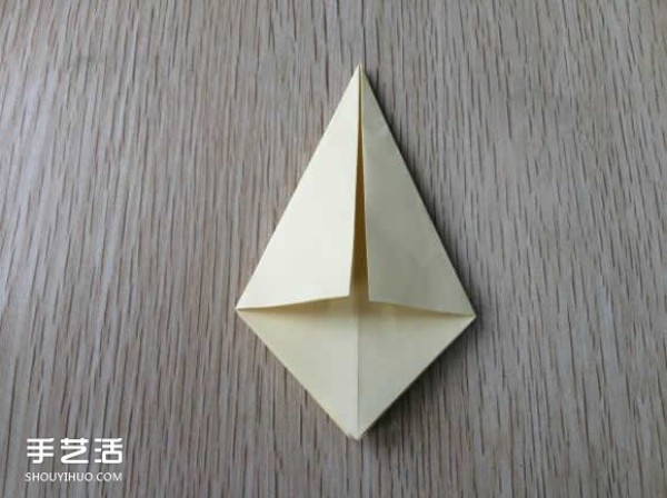 Illustrated tutorial on how to fold an eight-petal flower, steps in the process of origami an eight-petal flower