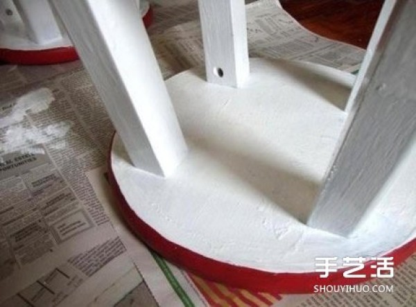 How to remodel an old stool yourself. An illustrated tutorial on how to remodel an old stool.