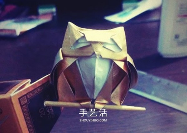 Using cigarette box paper waste and making origami three-dimensional owl illustration step-by-step