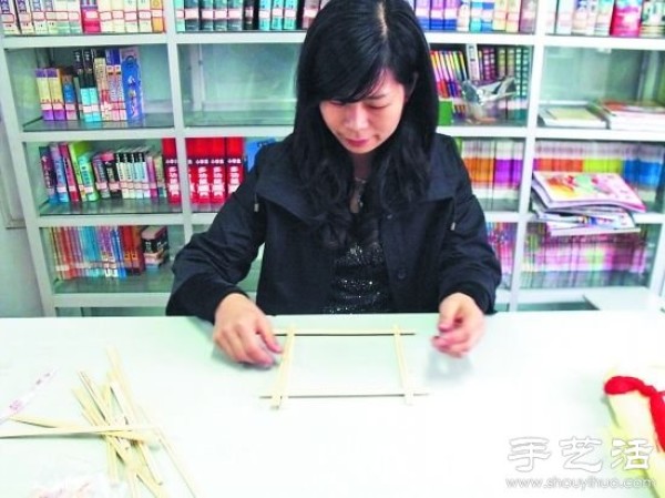 Chopsticks + crepe paper hand-made beautiful palace lanterns