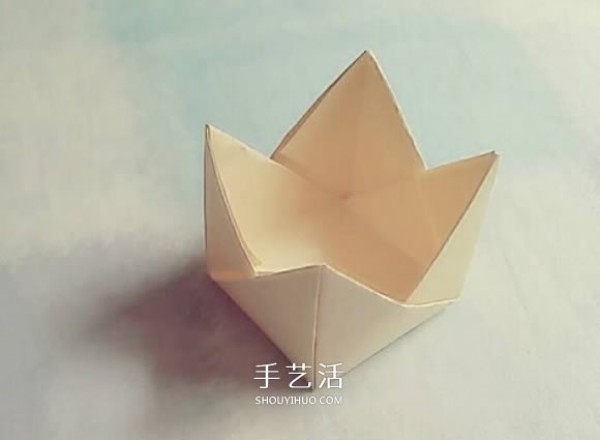 Simple and cute crown box folding method can fold two boats and stack them up