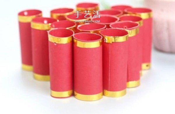 How to make a string of firecrackers from cardboard for decoration