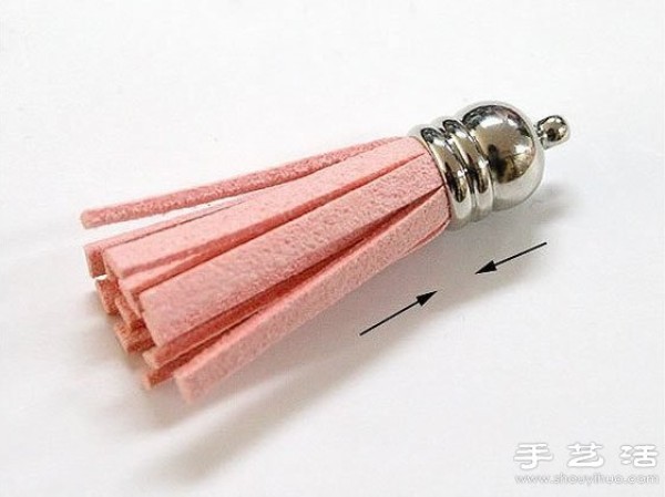 Handmade method of making mobile phone pendants with tassels