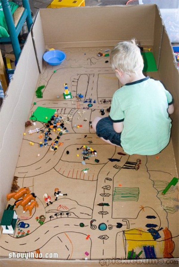 Use cardboard boxes to DIY childrens favorite toys