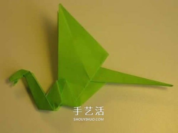 Step-by-step diagrams of hand-made origami pterosaurs. Illustrated process of folding pterosaurs