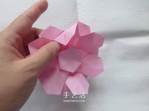 Illustration of how to fold a beautiful straw hat. Steps to make an origami flower straw hat.