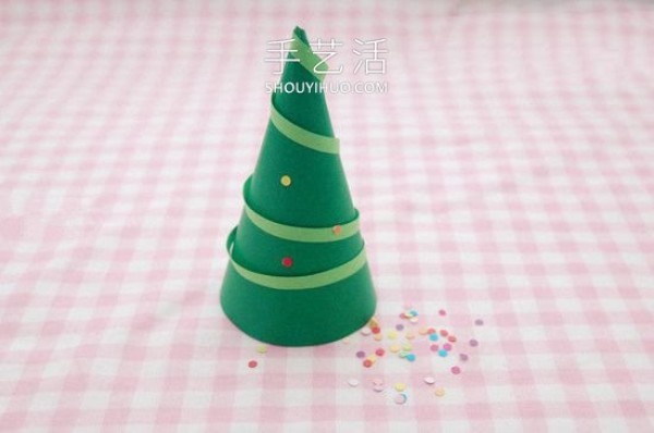 Simple hand-making three-dimensional Christmas tree using cardboardChristmas tree making tutorial