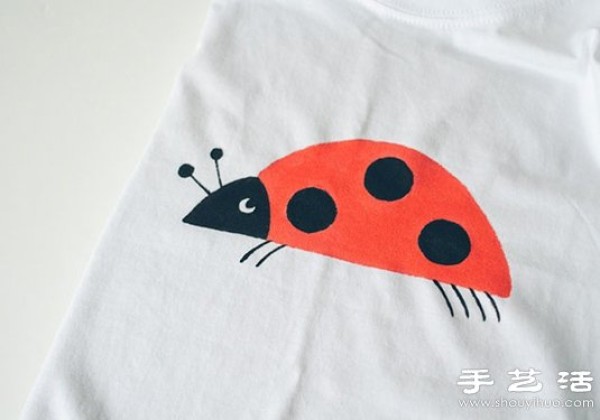 Cute baby T-shirt handmade by the illustrators mother