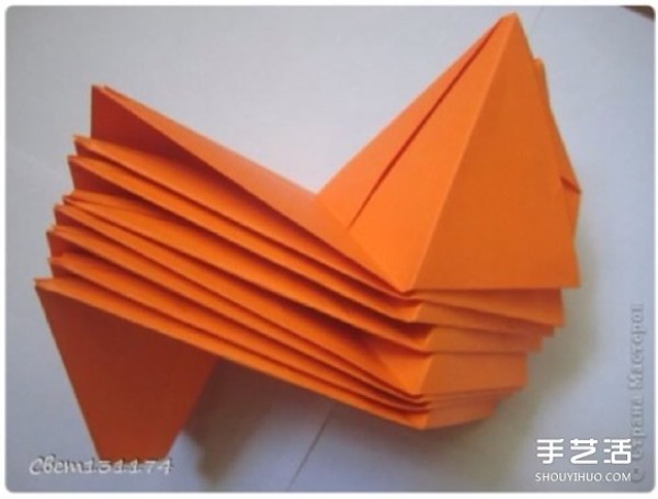 Handmade three-dimensional bouquet origami illustration, steps for folding Russian bouquets