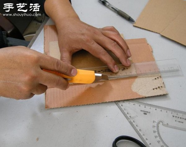 Using cardboard waste to make a DIY exquisite storage cabinet