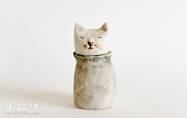 Interesting pottery works purely handmade by Japanese ceramic artists