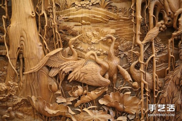 Chinese traditional Dongyang wood carving craftsmanship has been passed down for thousands of years