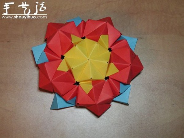 Appreciation of three-dimensional geometric origami works