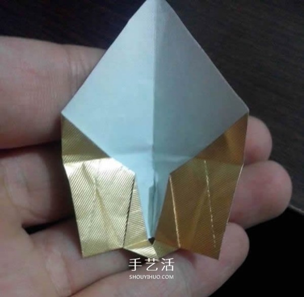 Using cigarette box paper waste and making origami three-dimensional owl illustration step-by-step