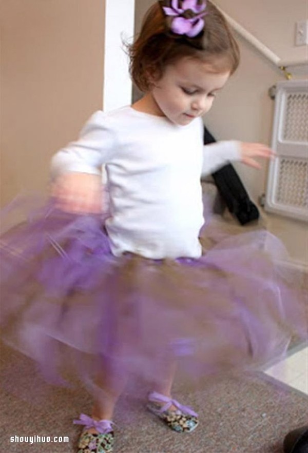 Very simple: Illustrated method of making a childrens ribbon skirt