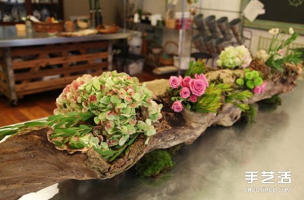 Using dead wood waste in DIY flower pots to make forest-style flower arrangements