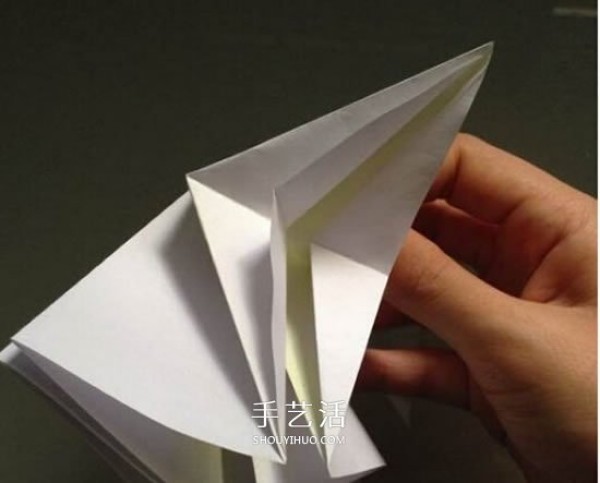 Illustration of how to fold paper lilies, step-by-step instructions for folding lilies